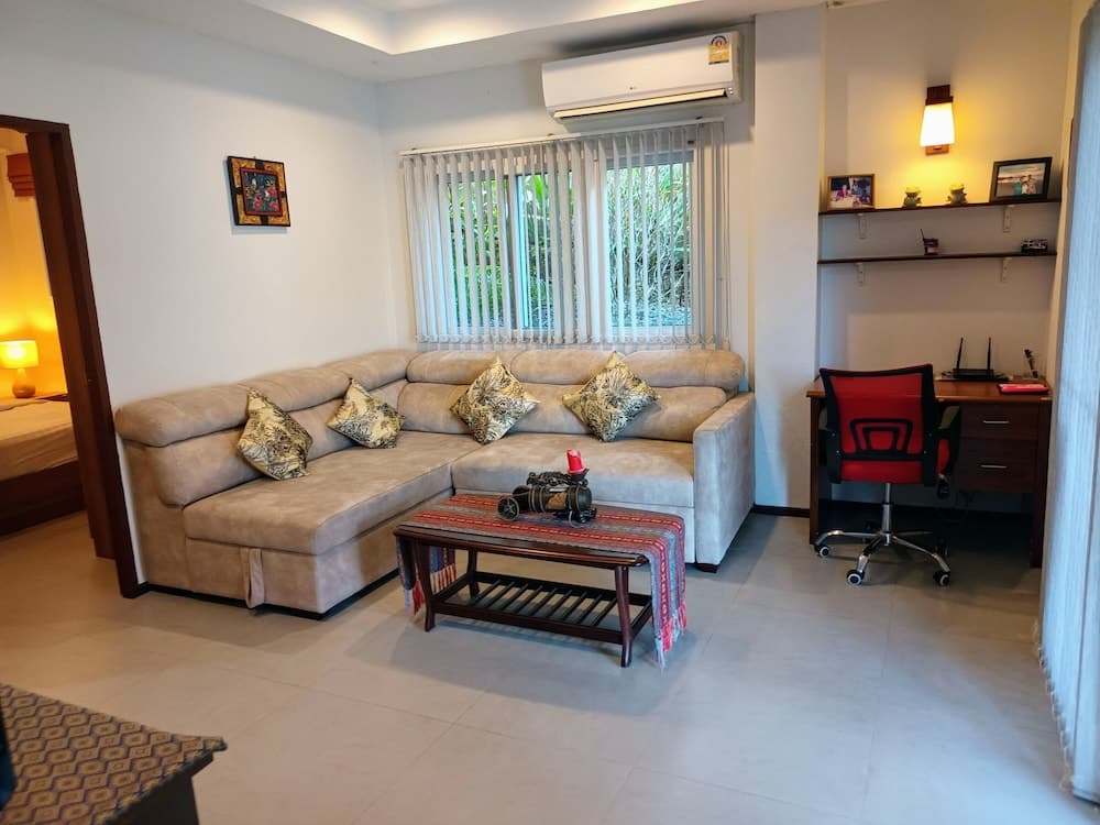 Peaceful 1 BR home in private residence