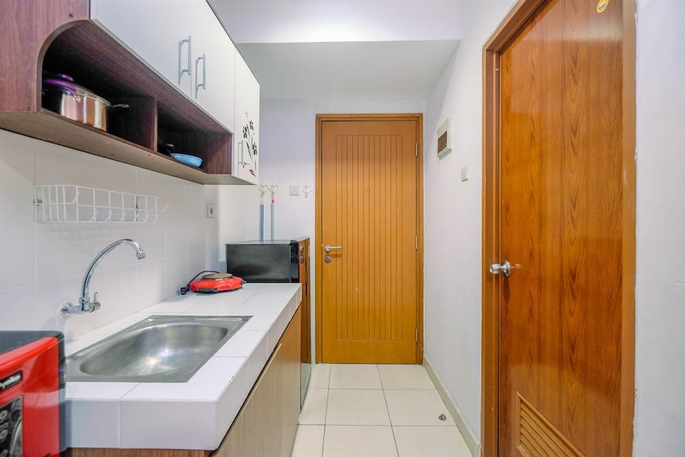 Classic And Cozy Studio At Cinere Bellevue Suites Apartment