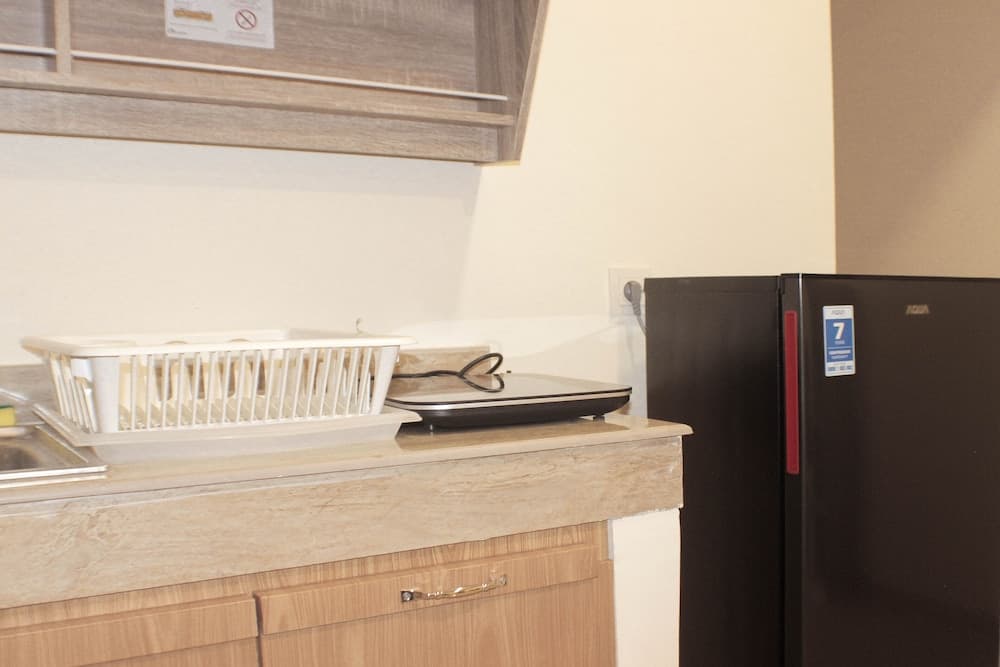 Comfort 1Br With Dining Room At Meikarta Apartment