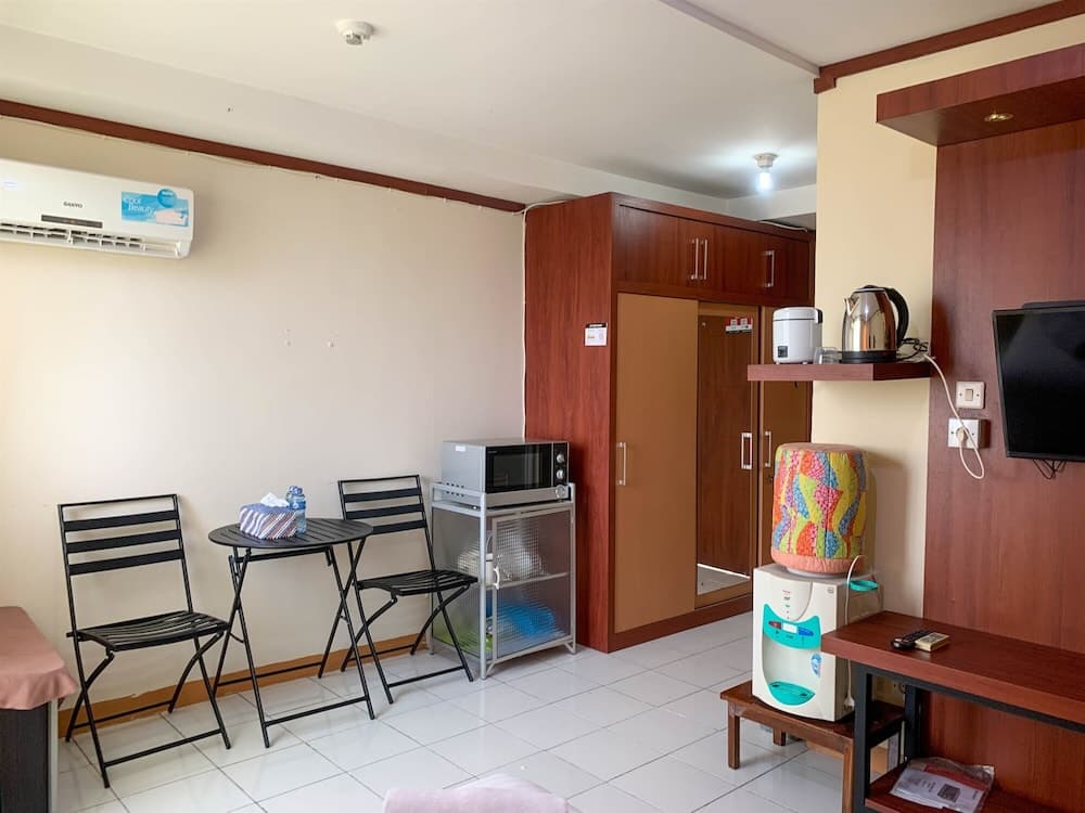 Warm And Cozy Studio No Kitchen At Kebagusan City Apartment