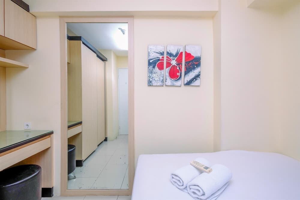 Comfy 2Br At Bassura City Apartment