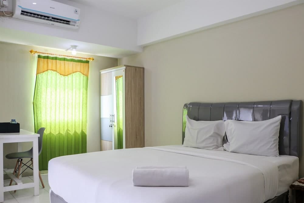 Simply Look Studio Room At Mont Blanc Bekasi Apartment