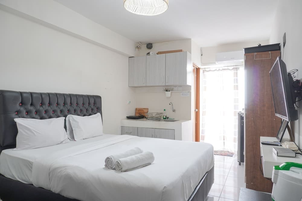 Warm And Tidy Studio At Cinere Resort Apartment
