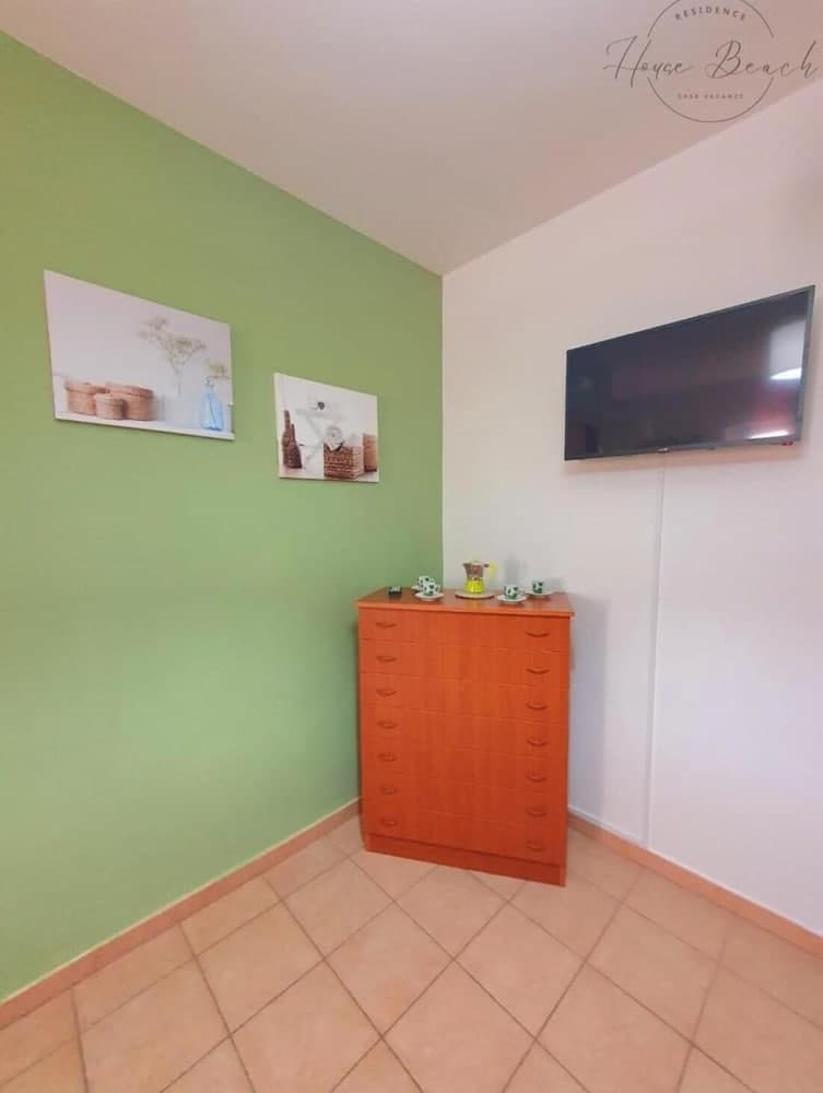 Magnificent Classic Green Apartment for Couples in the Center