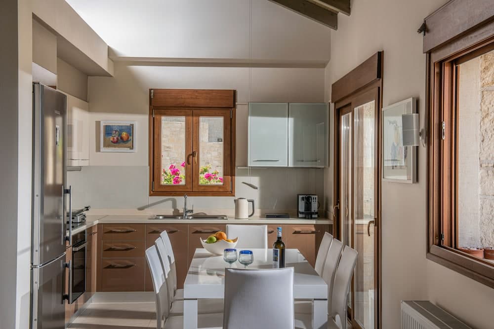 Omega House in Crete