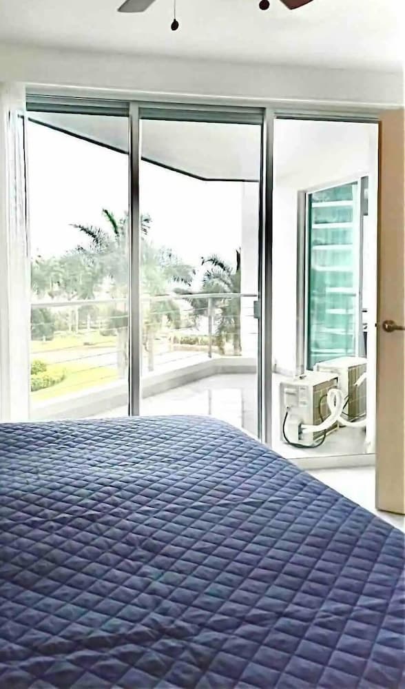 CONDO FLAMINGO  BY TRVL2HM