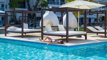 Outstanding 1 Bedroom Apartment Ocean View E