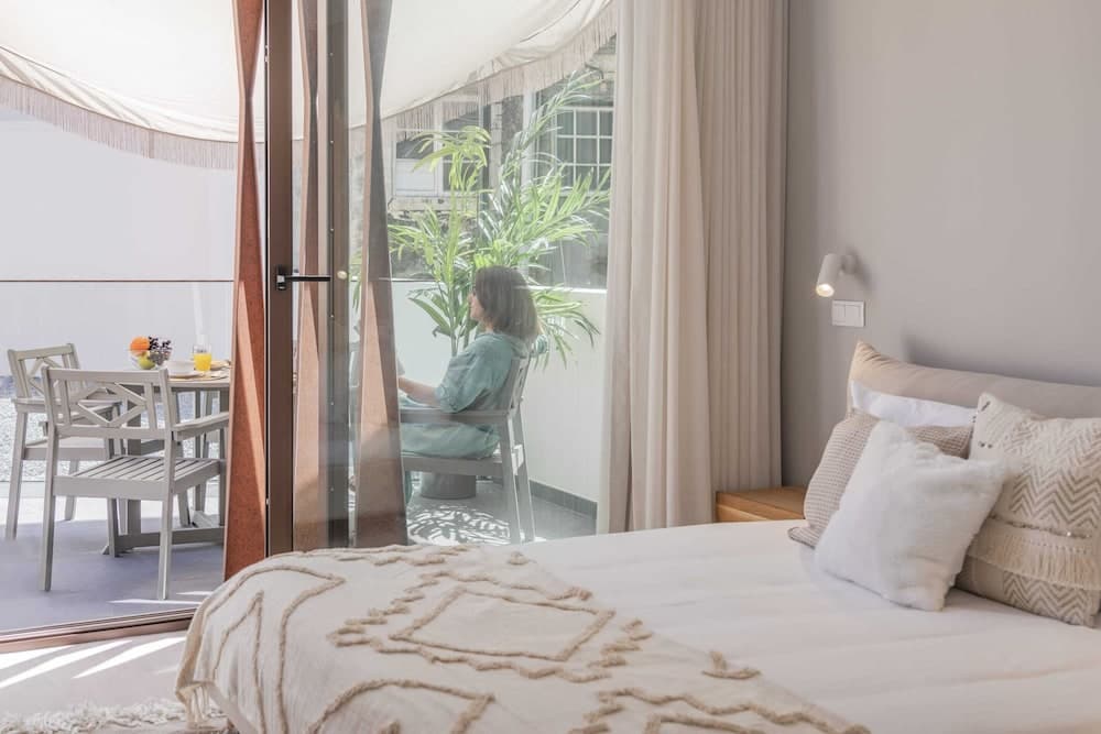 Cine Park Residence by An Island Apart