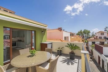 In the Funchal Old Town, Near the Beach - Casa Caetano