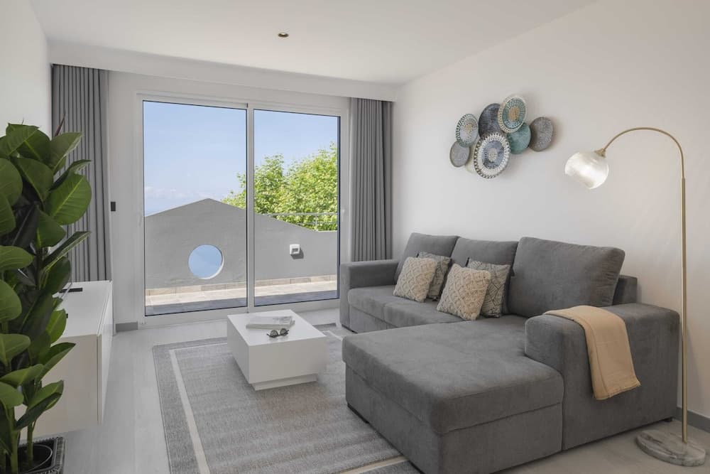 In the West - Intelsol Calheta Apartments II