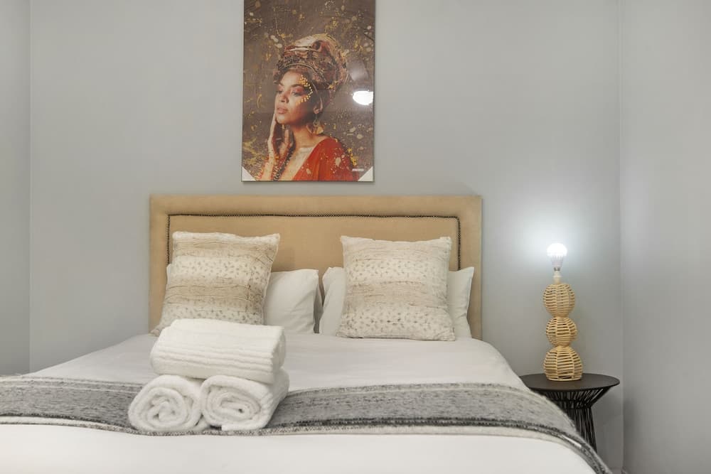 Kingston Estate 112 by HostAgents