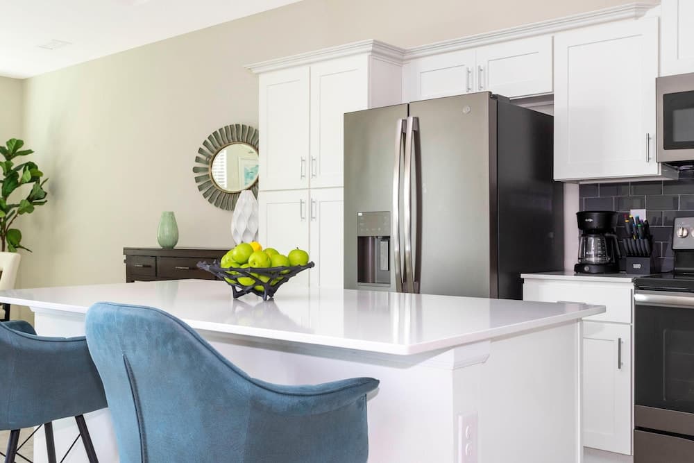 3180 PC - 402 - Storey Lake