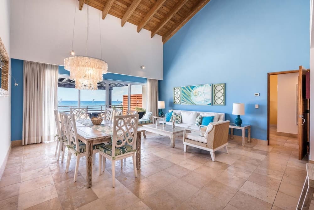 Beachfront w Jacuzzi Sotogrande at Cap Cana