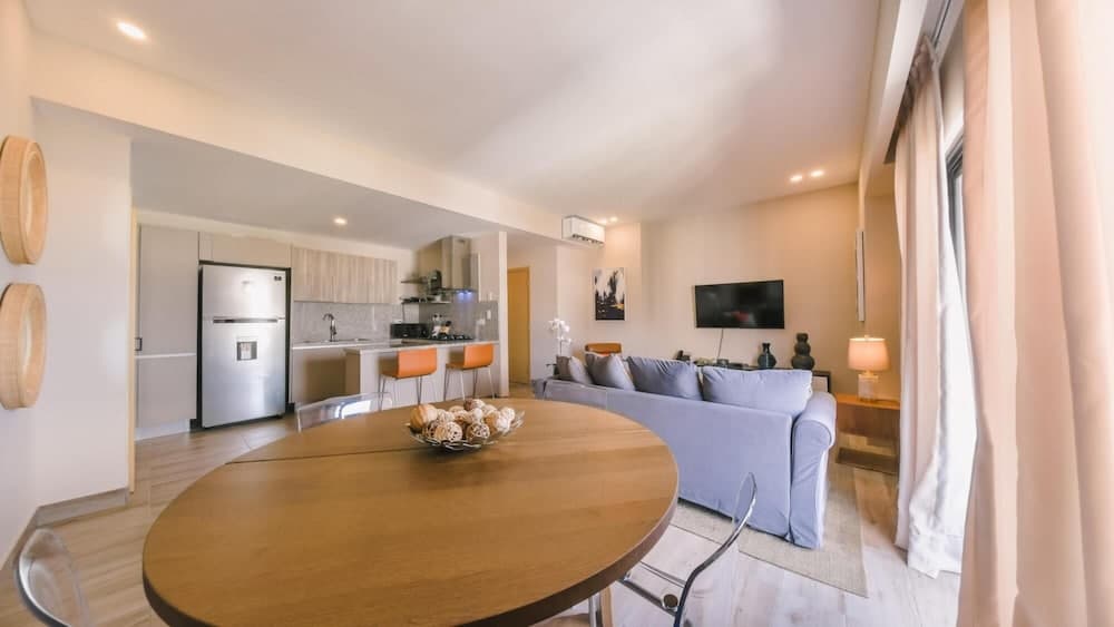 Breakfast Included at Regatta Living 906