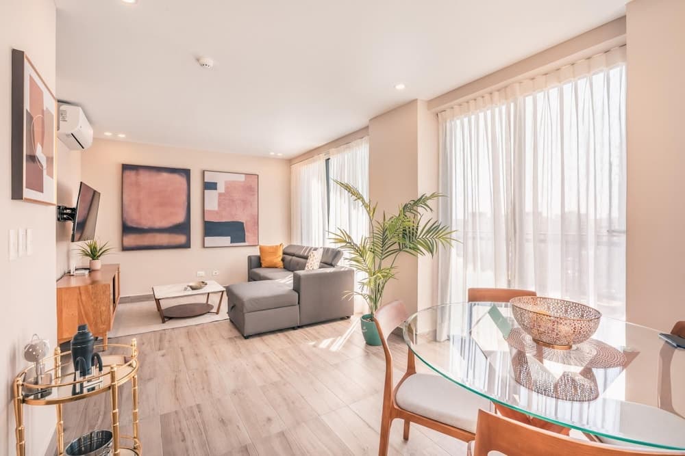 Breakfast Included Fully Serviced Apartment at Regatta Living II - 901