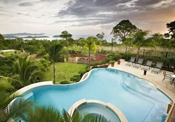 Playa Potrero 4 BR Home w Large Saltwater Pool Spectacular Views - Villa Oasis