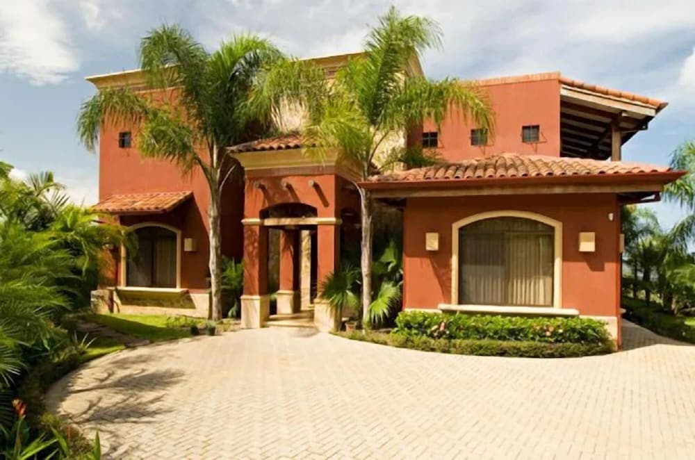 Playa Potrero 4 BR Home Large Saltwater Pool Spectacular Views - Villa Oasis