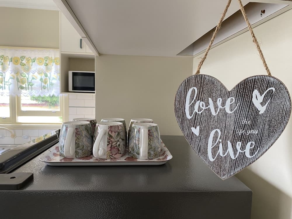 Mitcham train station  2 bedrooms unit