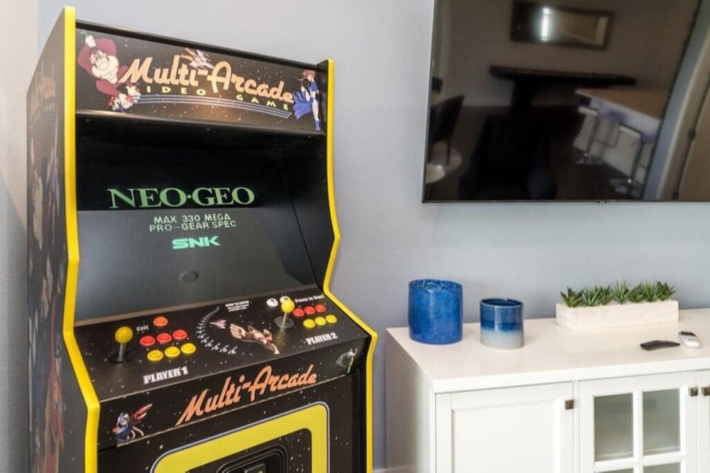 Extravagant Bear's Den Private Pool Villa By Disney 5 Bedroom Home by Redawning