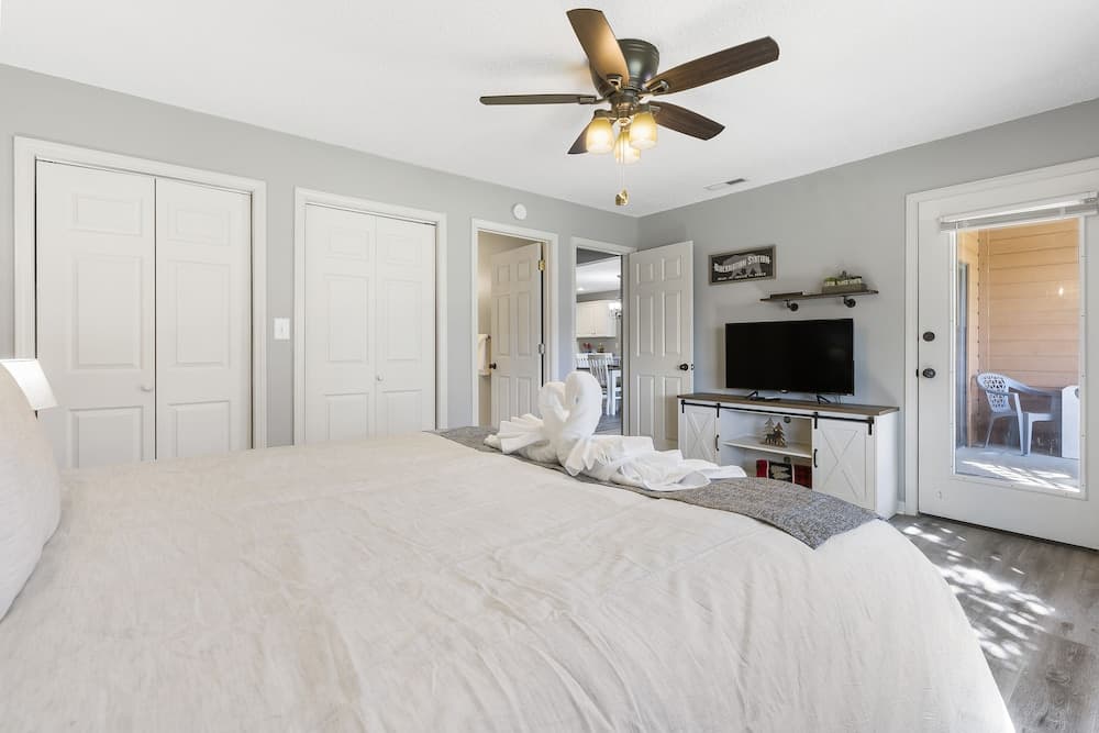 Ozark Escape at the Pointe