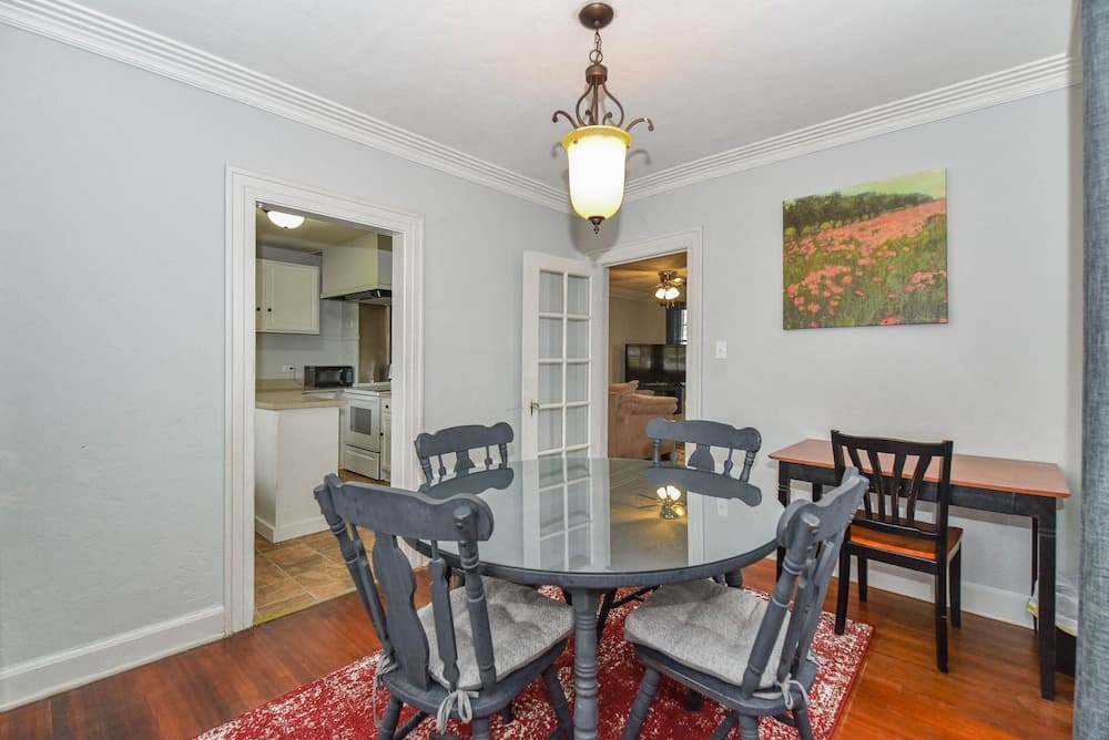 Super Fast Internet. Pets welcome