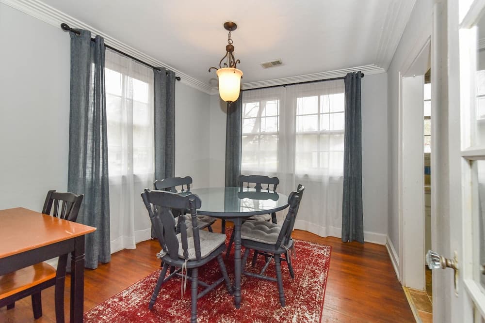 Super Fast Internet. Pets welcome