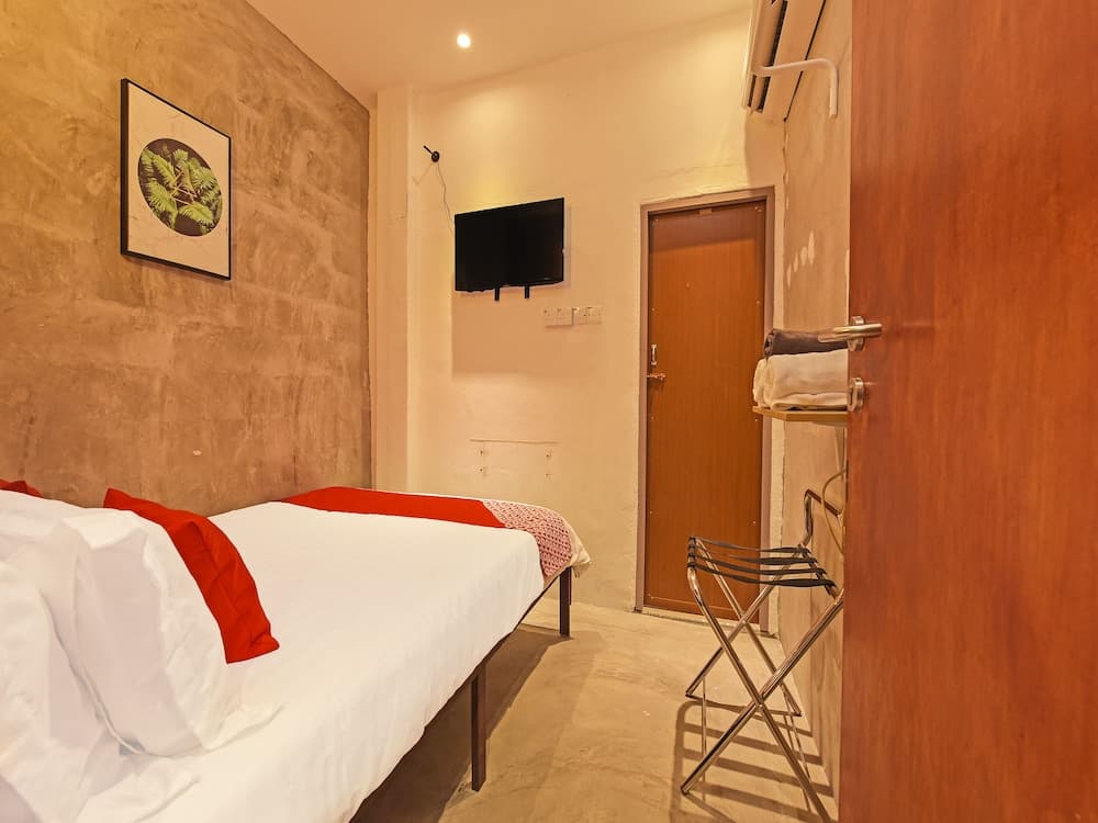 OYO 90662 The 1975 Hotel