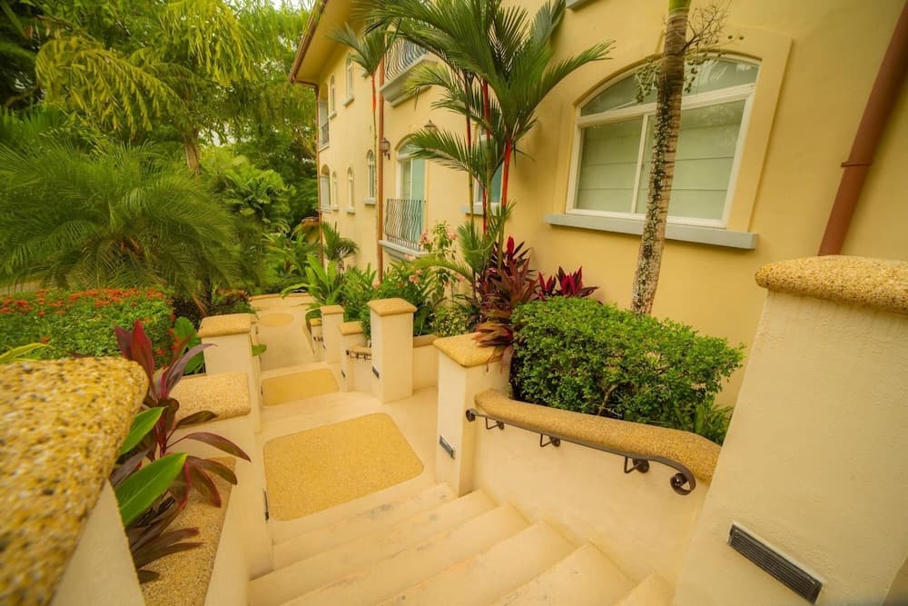 Colina 1F - 2 Bedr 2 Bath