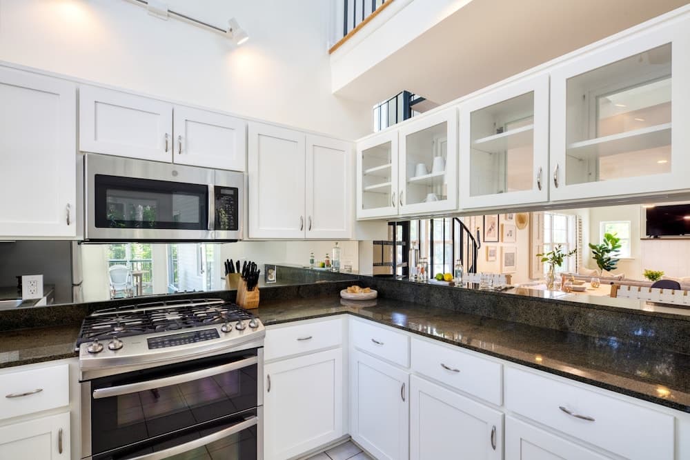 Hemlock by Avantstay Minutes From Folly Beach w/ Multiple Patios