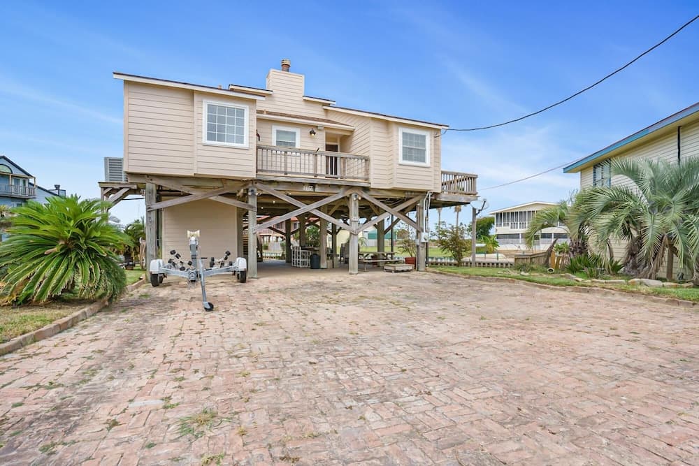 Experience Dolphin Cove Canal House in Freeport