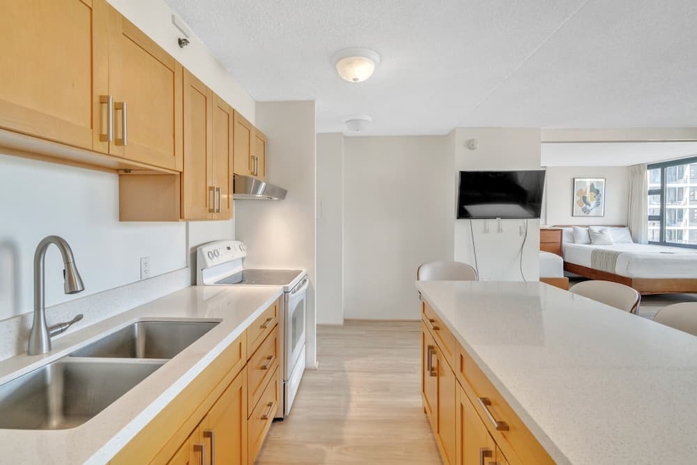 Deluxe Waikiki Condo Pool View FREE Parking & Wi-Fi by Koko Resort Vacation Rentals