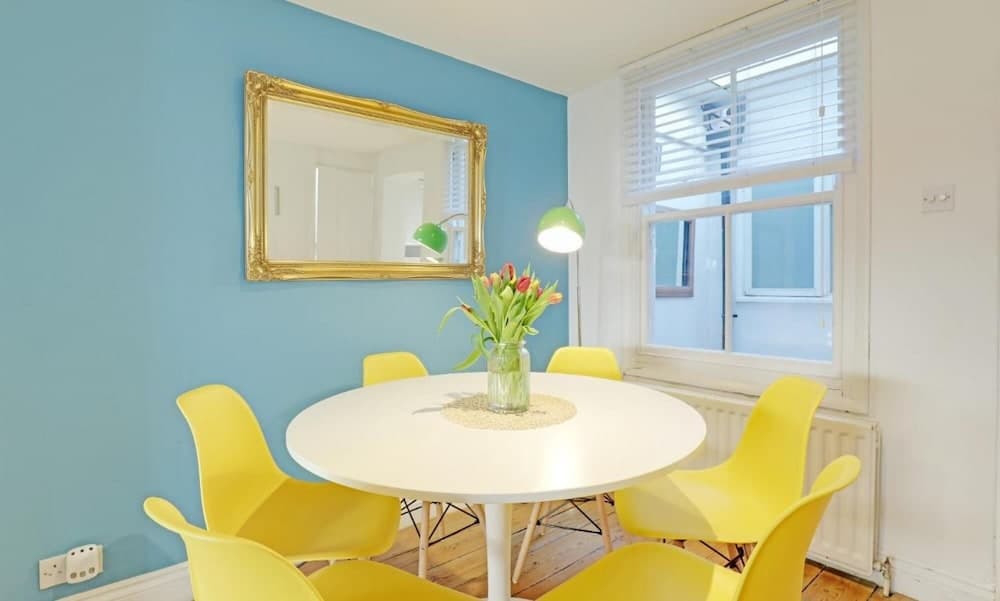 Sunny Cottage - Central Brighton Lanes - Sleeps 6 to 8 Guests