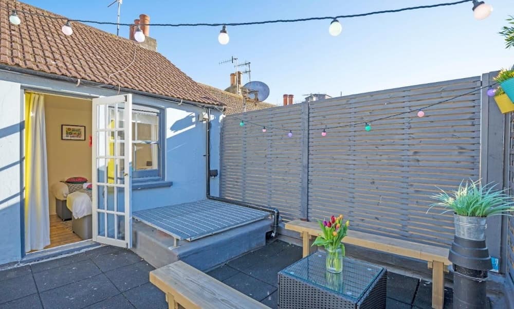 Sunny Cottage - Central Brighton Lanes - Sleeps 6 to 8 Guests