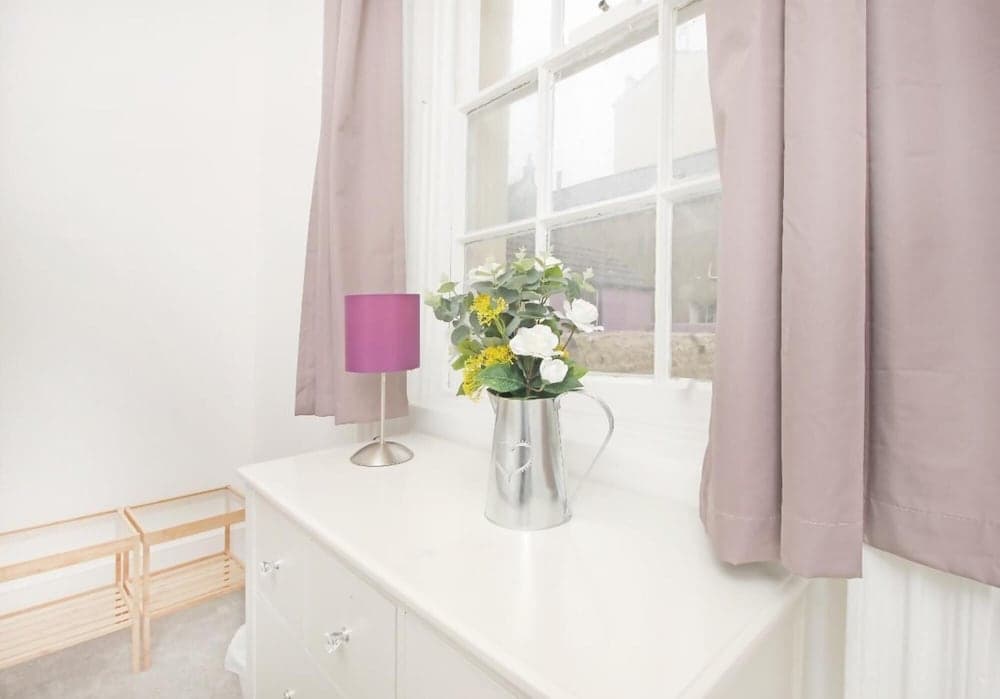 Beside the Seaside Apartment - Sleeps 2 to 4 Guests - Fast Wifi