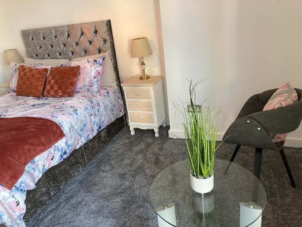 Zenith City Centre Apartment - Stay Longer and Save