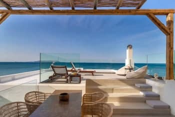 Wave an Idyllic Seafront Suite