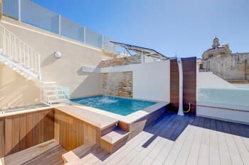 Traditional Maltese Townhouse wt Terrace and Pool
