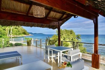 Sea Splash & La Petite Maison