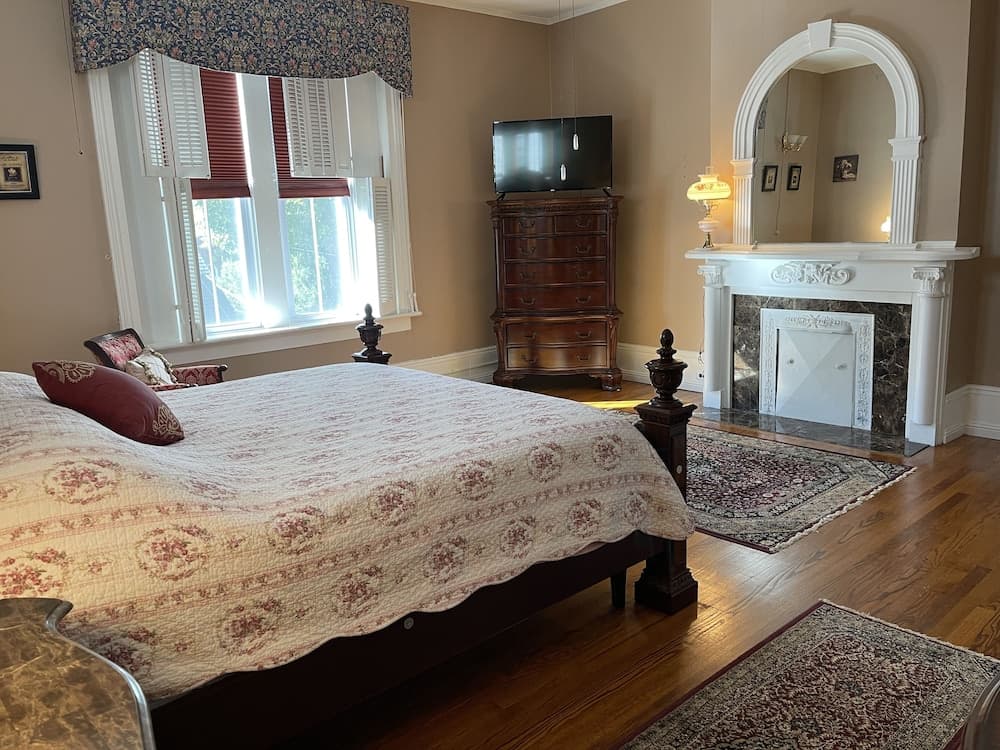 Chez Lindsey Bed & Breakfast