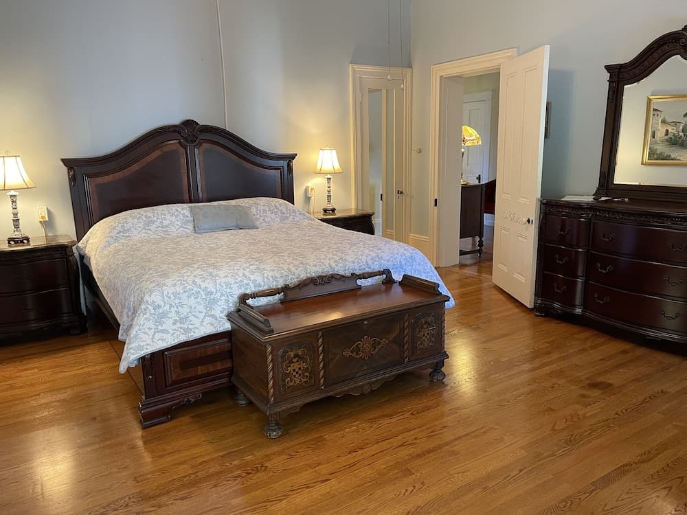 Chez Lindsey Bed & Breakfast