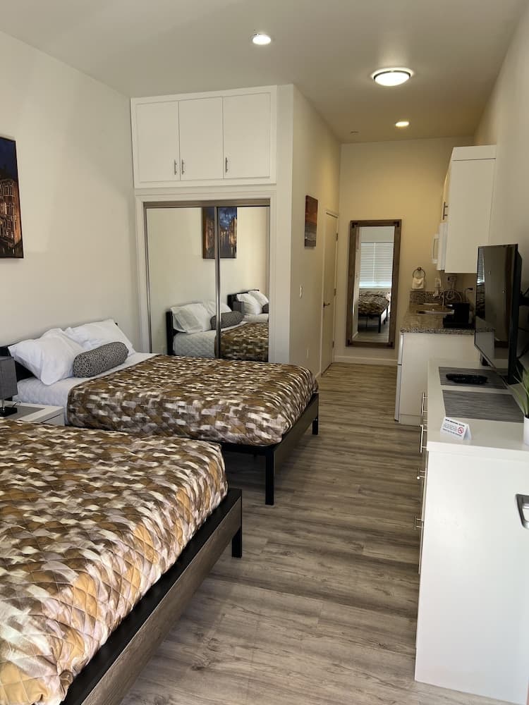 Villa Alamari Inn And Suites