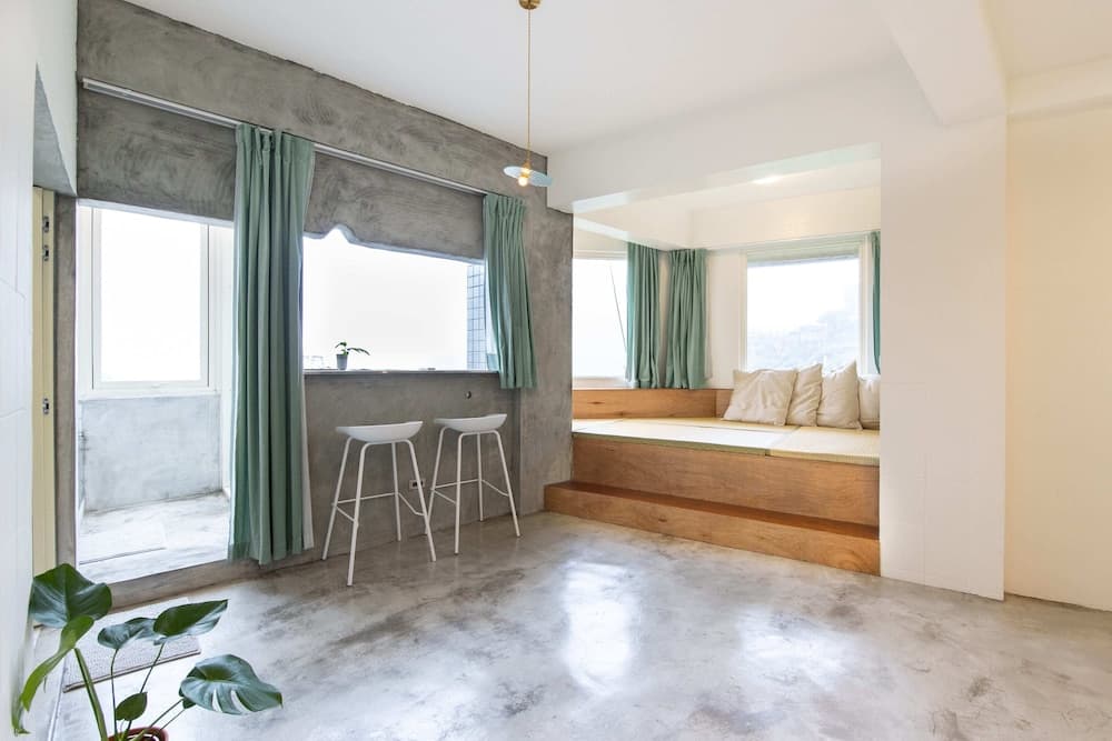 OwlStay Jiufen Green Ray