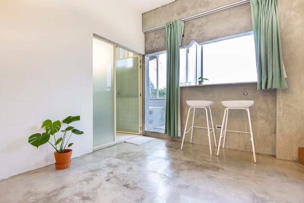 OwlStay Jiufen Green Ray