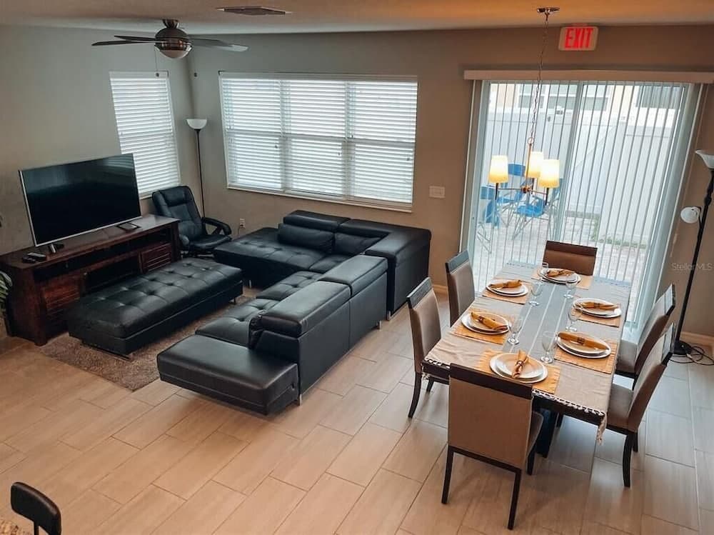 Cinthia's 4-bed Compass Bay Vacation Townhome