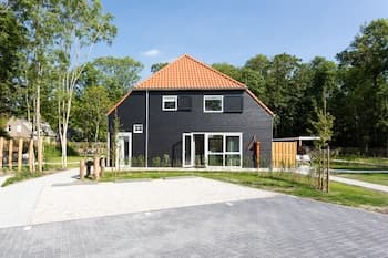 Hofstede Moesbosch l Kloeg Collection