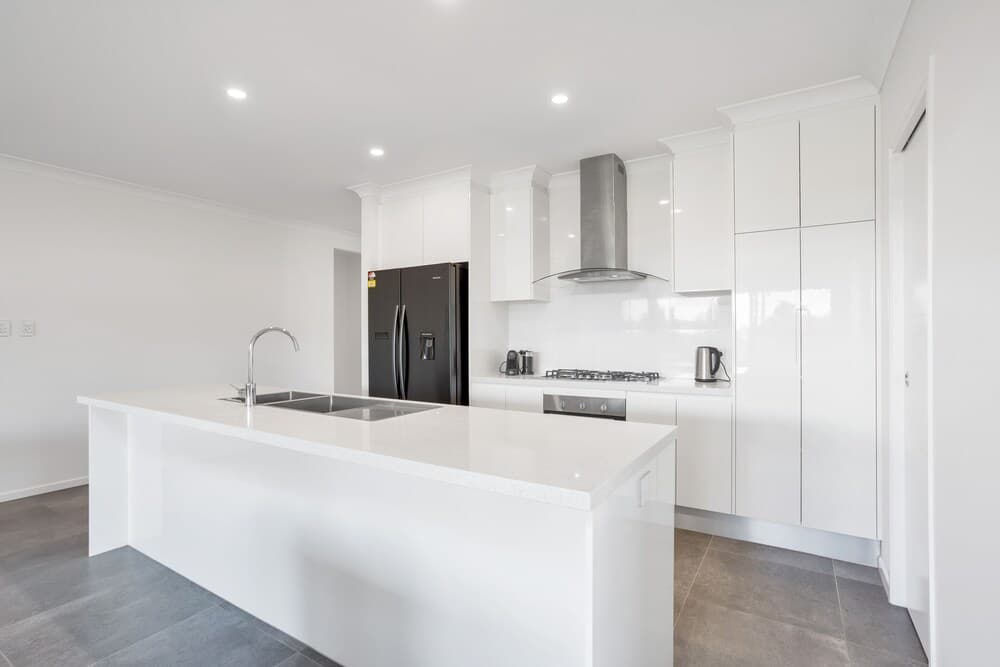 Modern Home with Private Spa and Fenced Garden