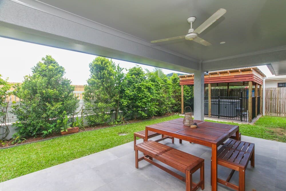 Modern Home with Private Spa and Fenced Garden