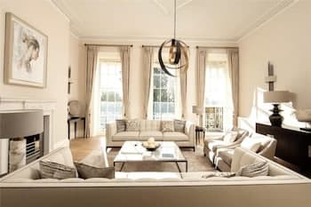 Belgravia Mews House With Pool