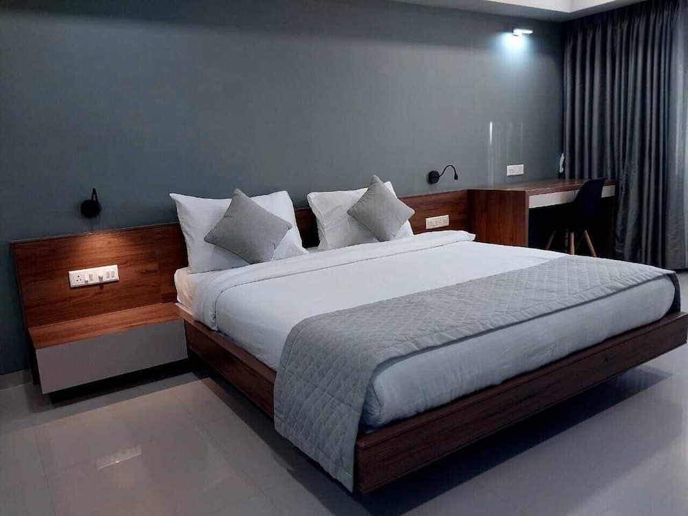 The Camellia by YUHI