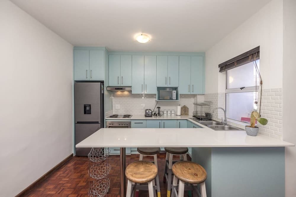 Centrally Located 2 Bedroom Apartment in Cape Town